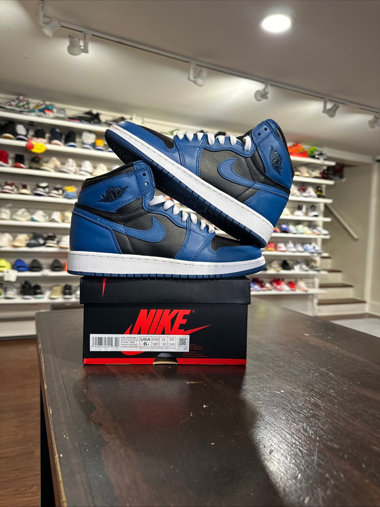 *USED* Jordan 1 Marina Blue (size 6Y)