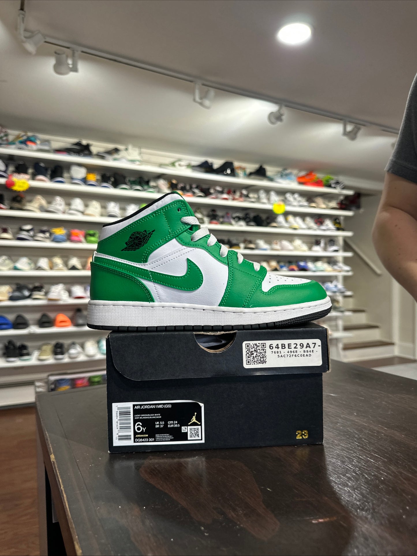 *USED* Jordan 1 Mid Lucky Green (size 6Y)