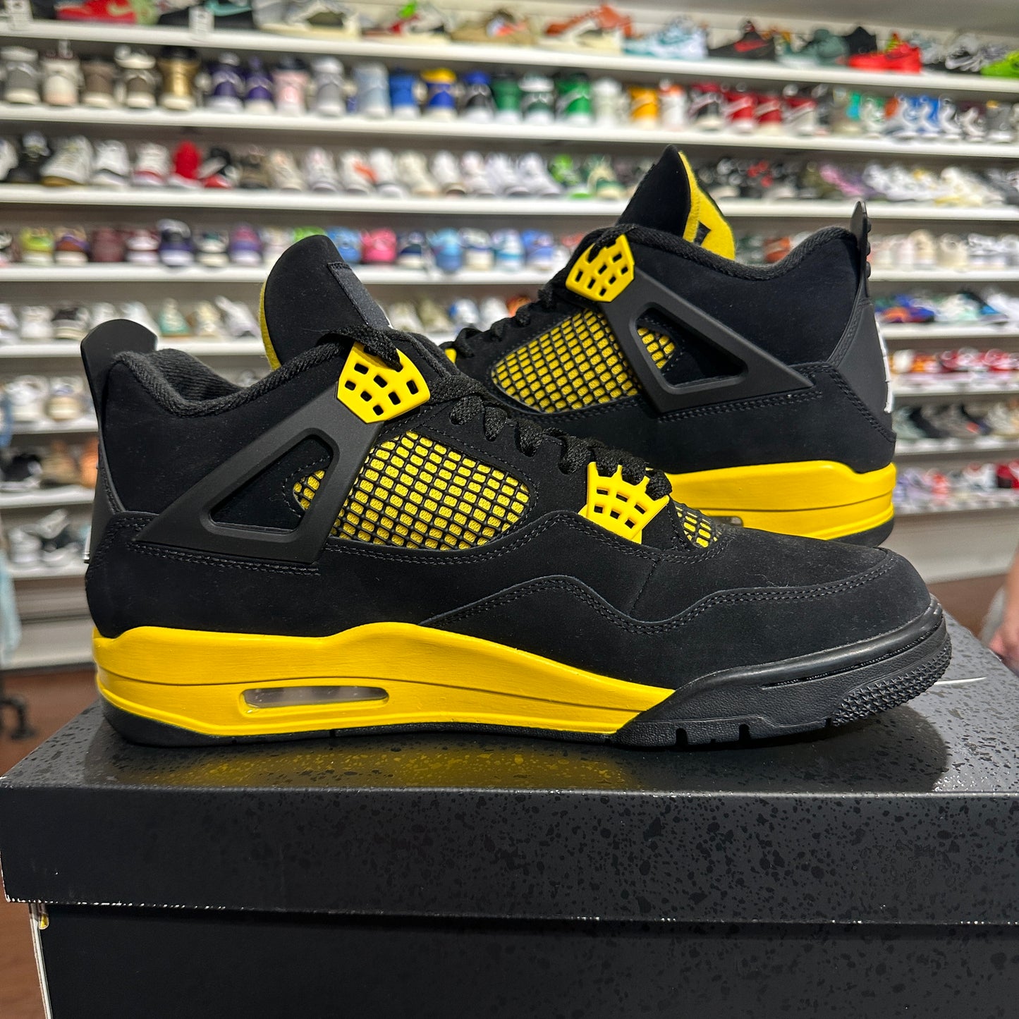 *USED* Jordan 4 Yellow Thunder (size 11)