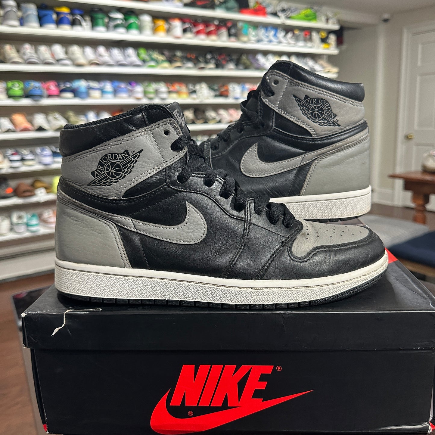 *USED* Jordan 1 Retro Shadow  ( Size 9.5 )