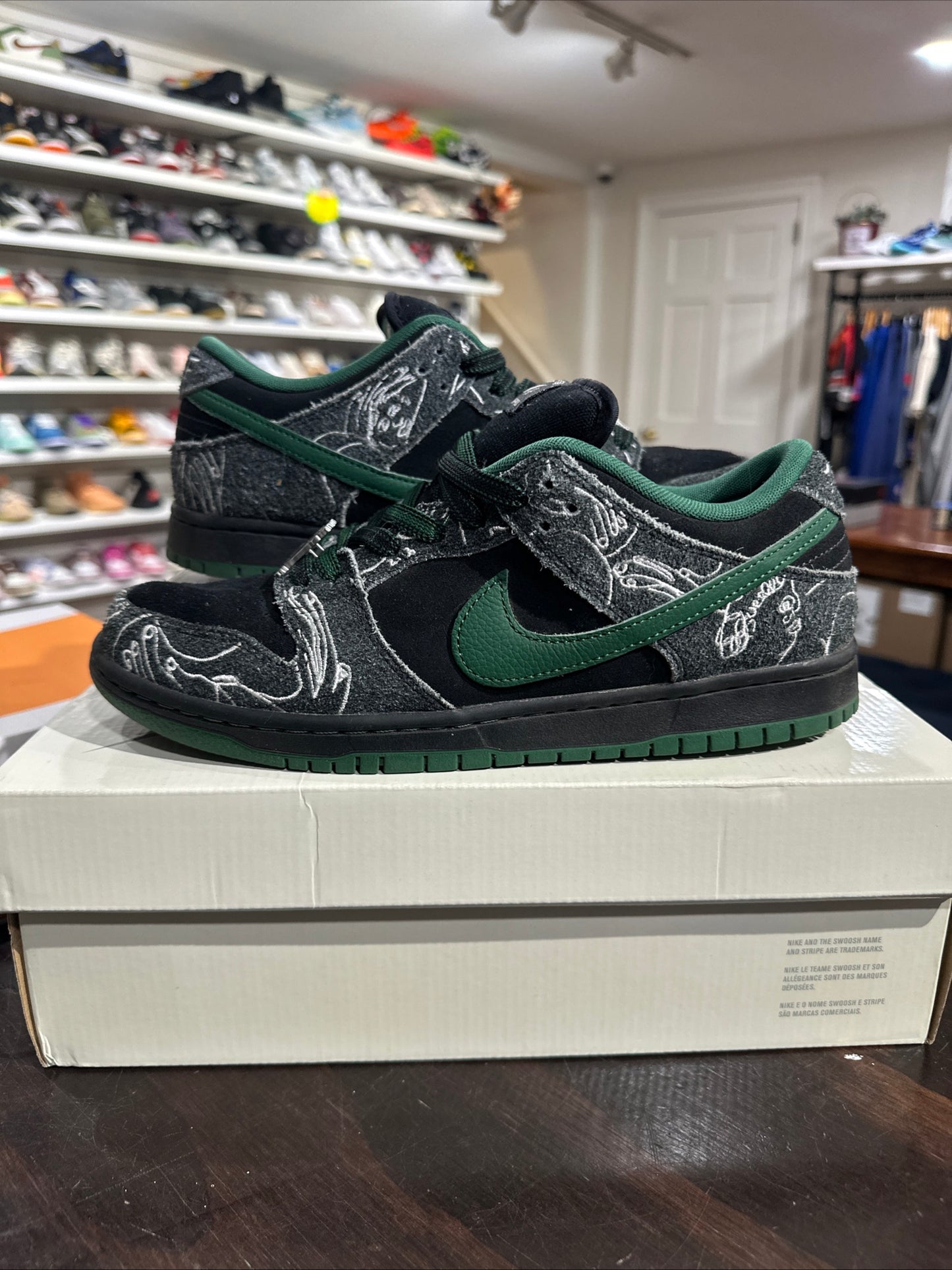 *USED* Nike SB Dunk Low There Skateboards (Size 8.5)