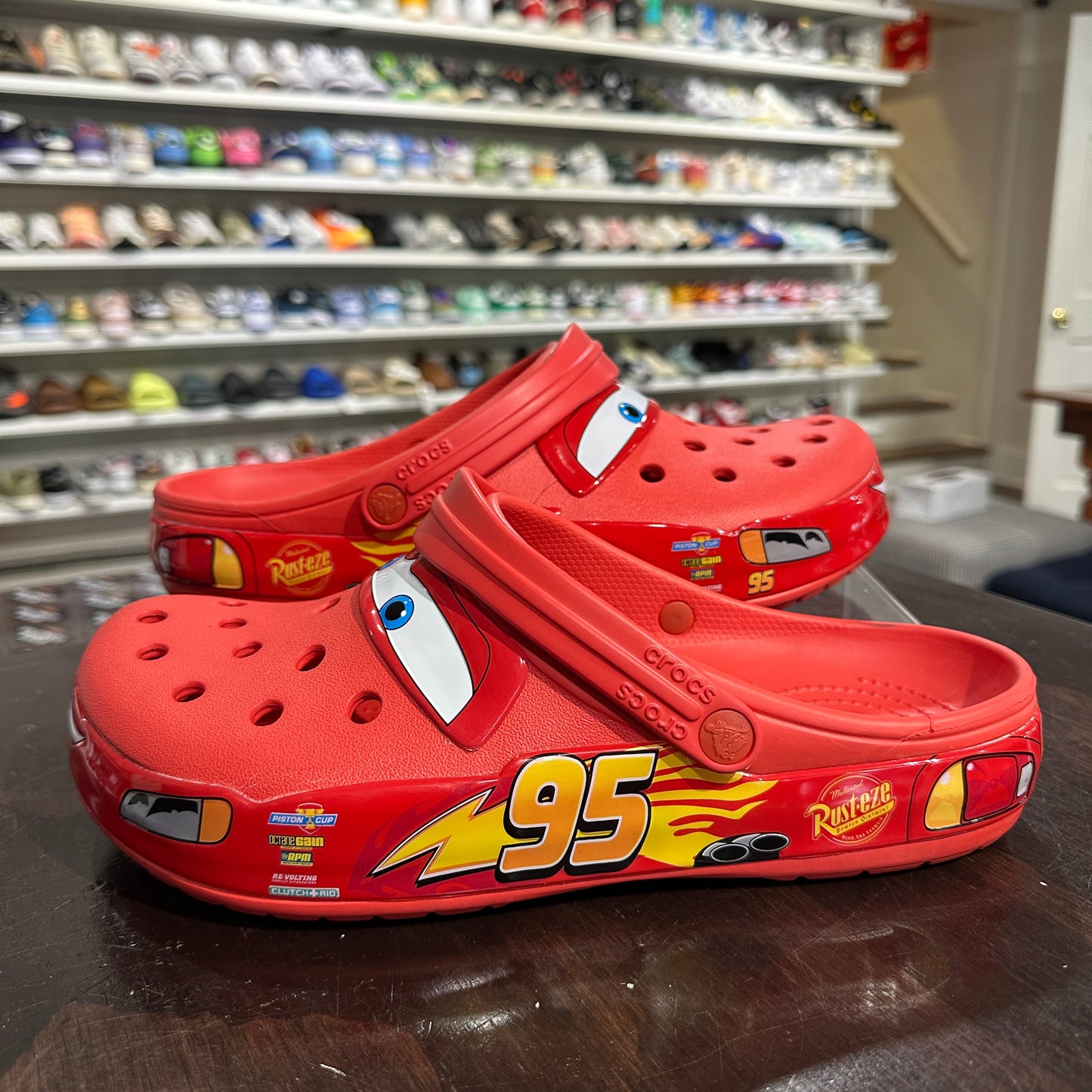 Crocs Classic Clog Lightning McQueen Cars (LIGHT UP)(MINOR SCRATCH)