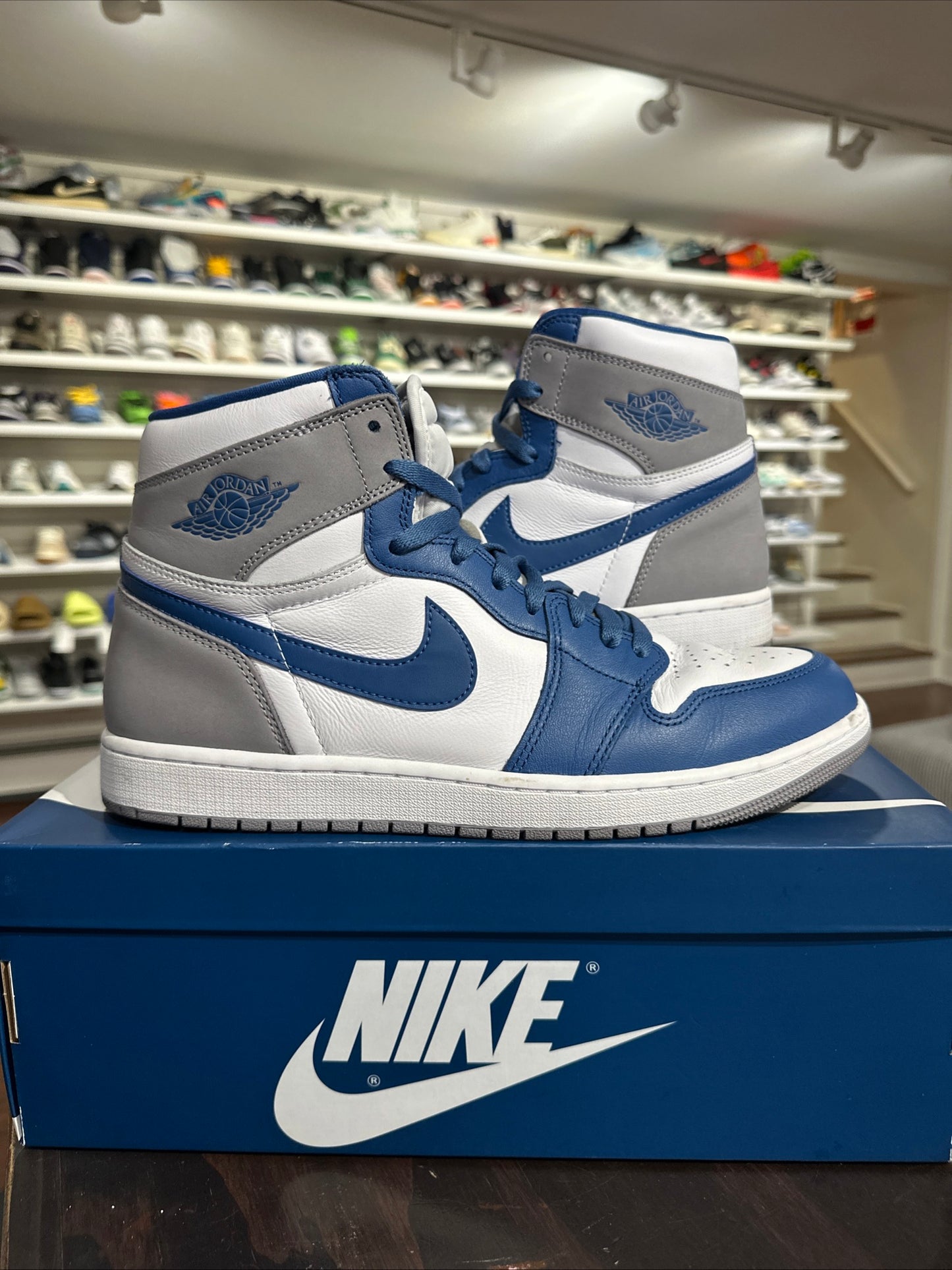 *USED* Jordan 1 High True Blue ( Size 12 )
