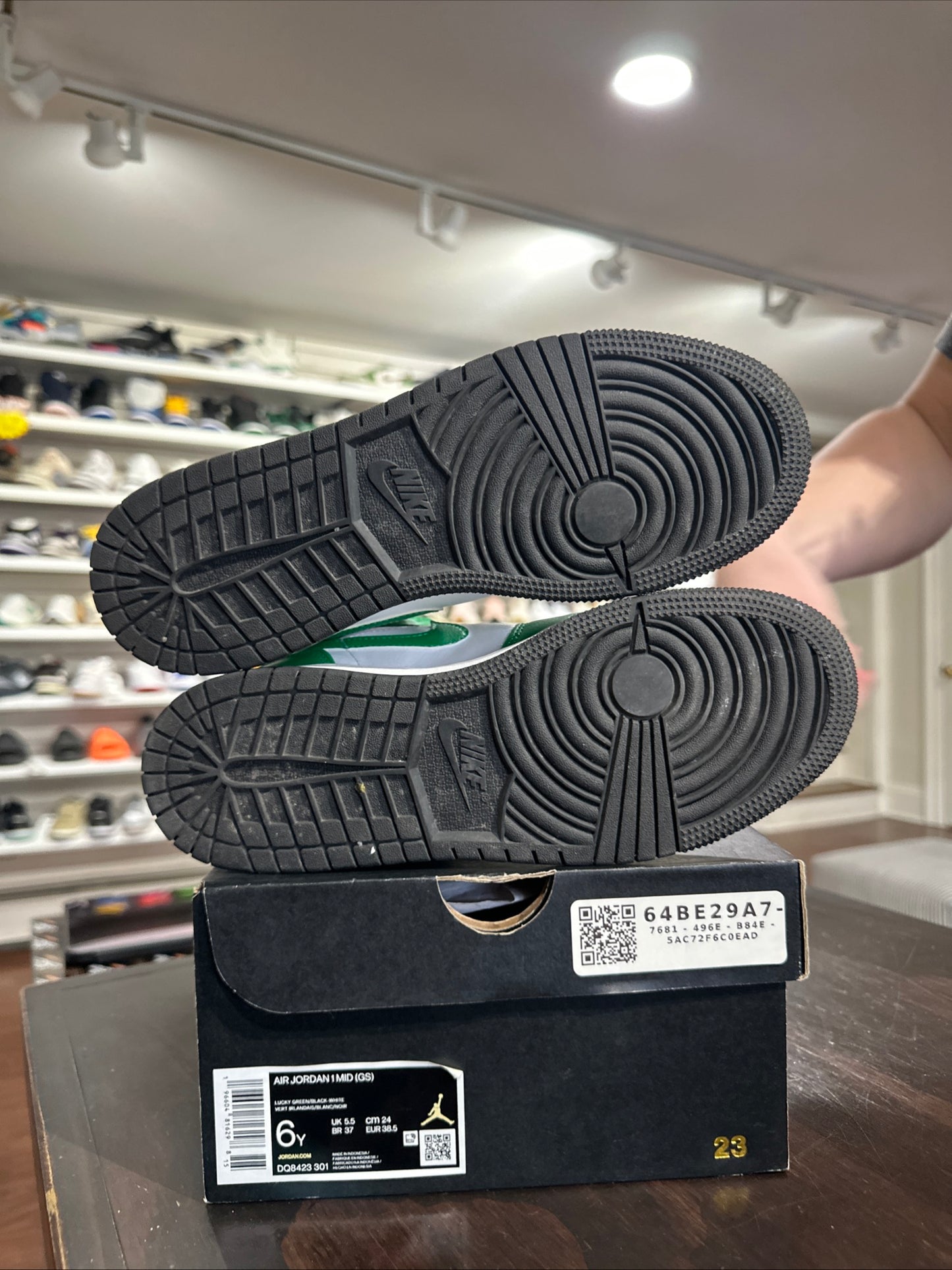 *USED* Jordan 1 Mid Lucky Green (size 6Y)