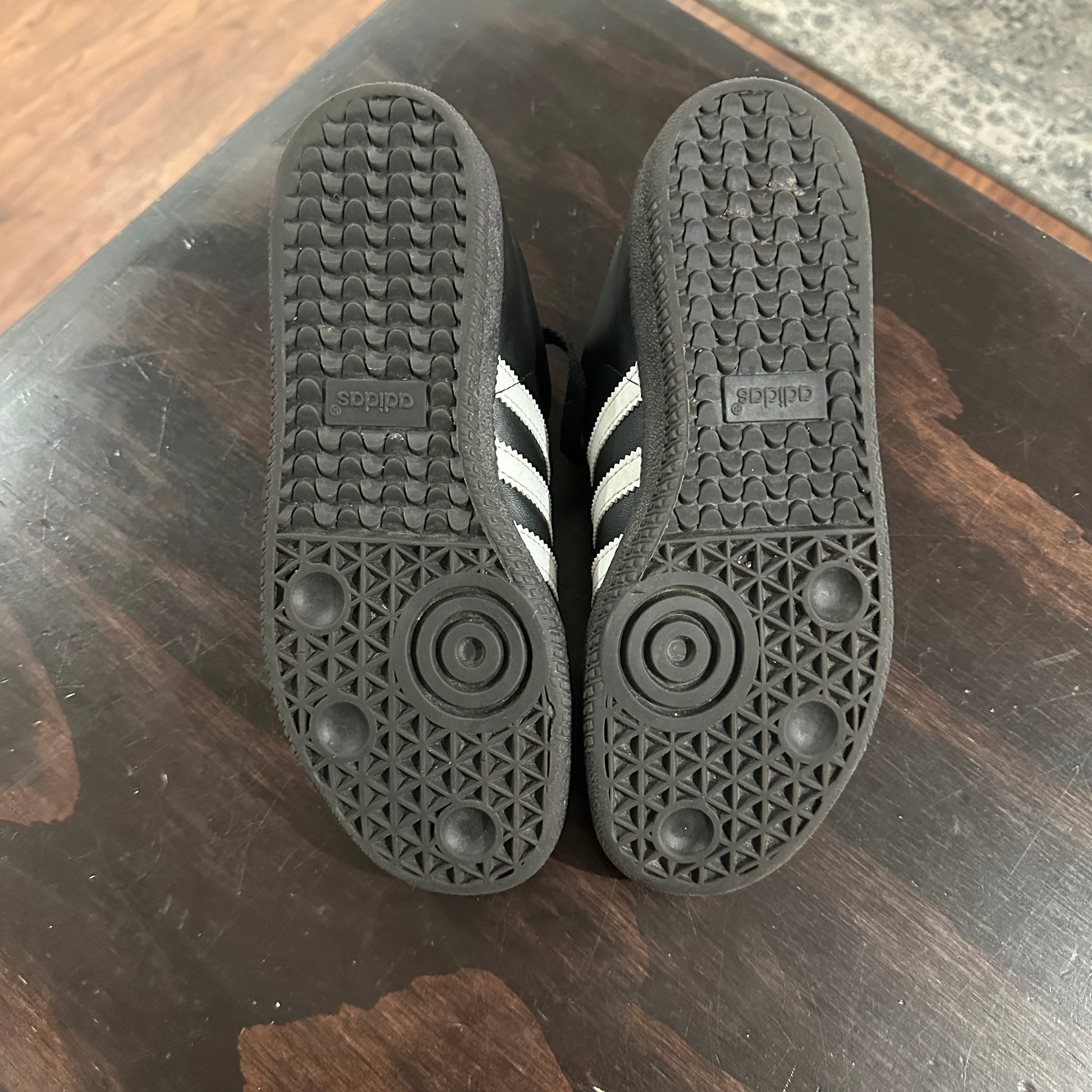 USED* Adidas Samba Black White Drak Gum (SIZE 5.5Y) Sports Connection USED* Adidas Samba Black White Drak Gum (SIZE 5.5Y) Sports Connection