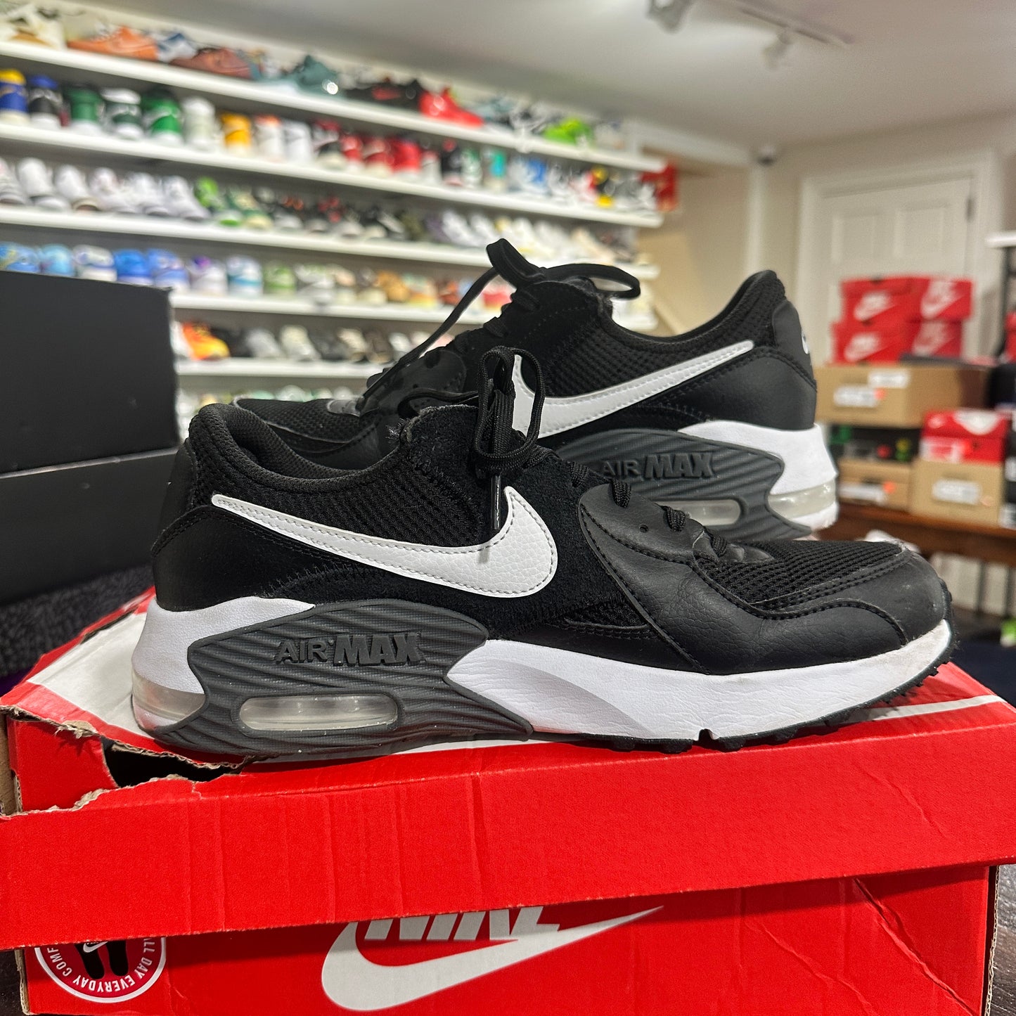 *USED* Wmns Air Max Excee Black (size 7.5)