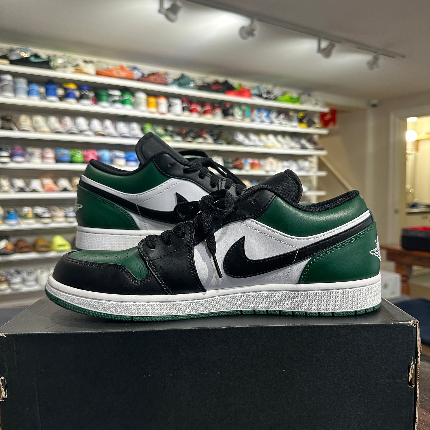 *USED* Air Jordan 1 Low Green Toe (SIZE 11.5)