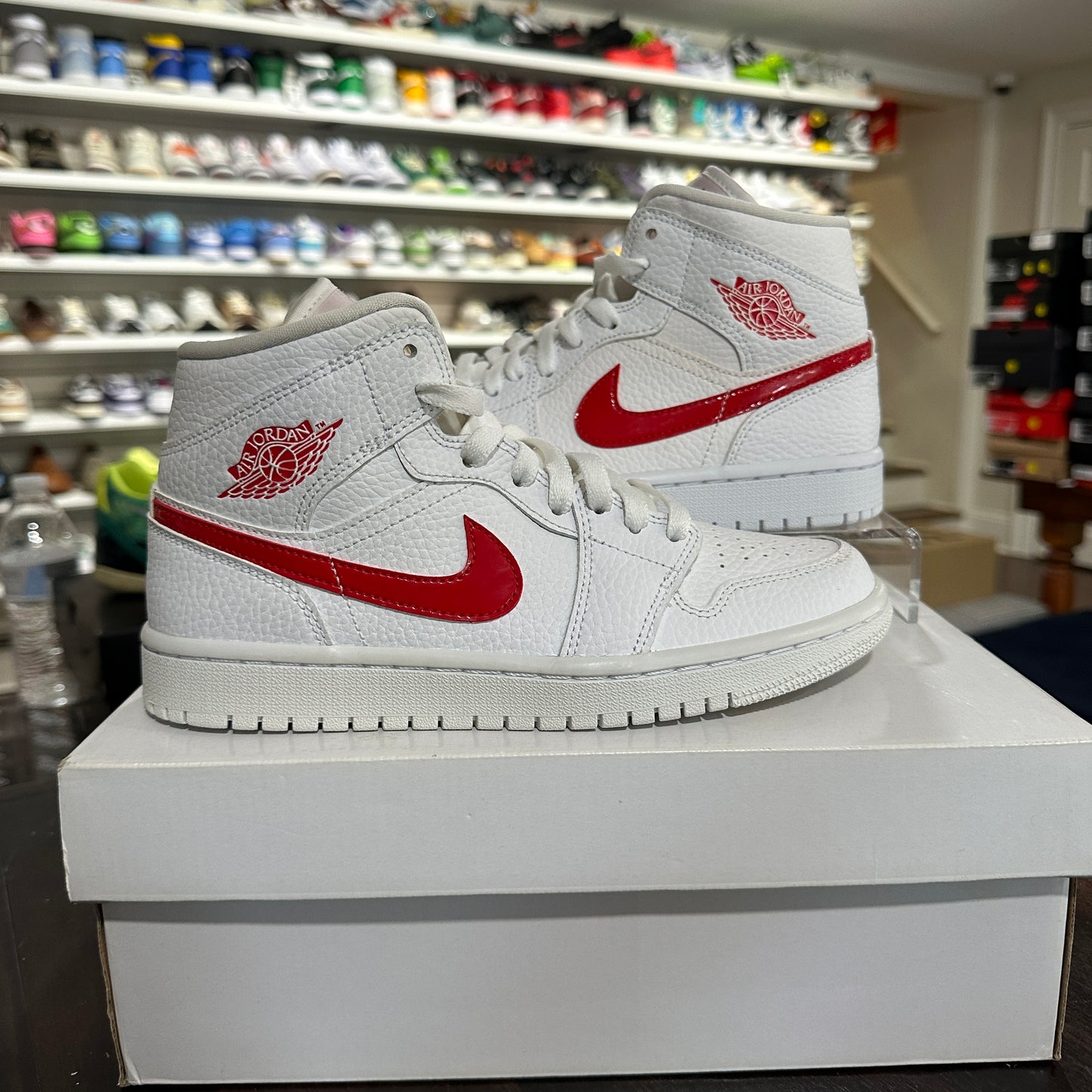 *NEW WITH DEFECTS*Jordan 1 Mid White University Red (Size 5Y)