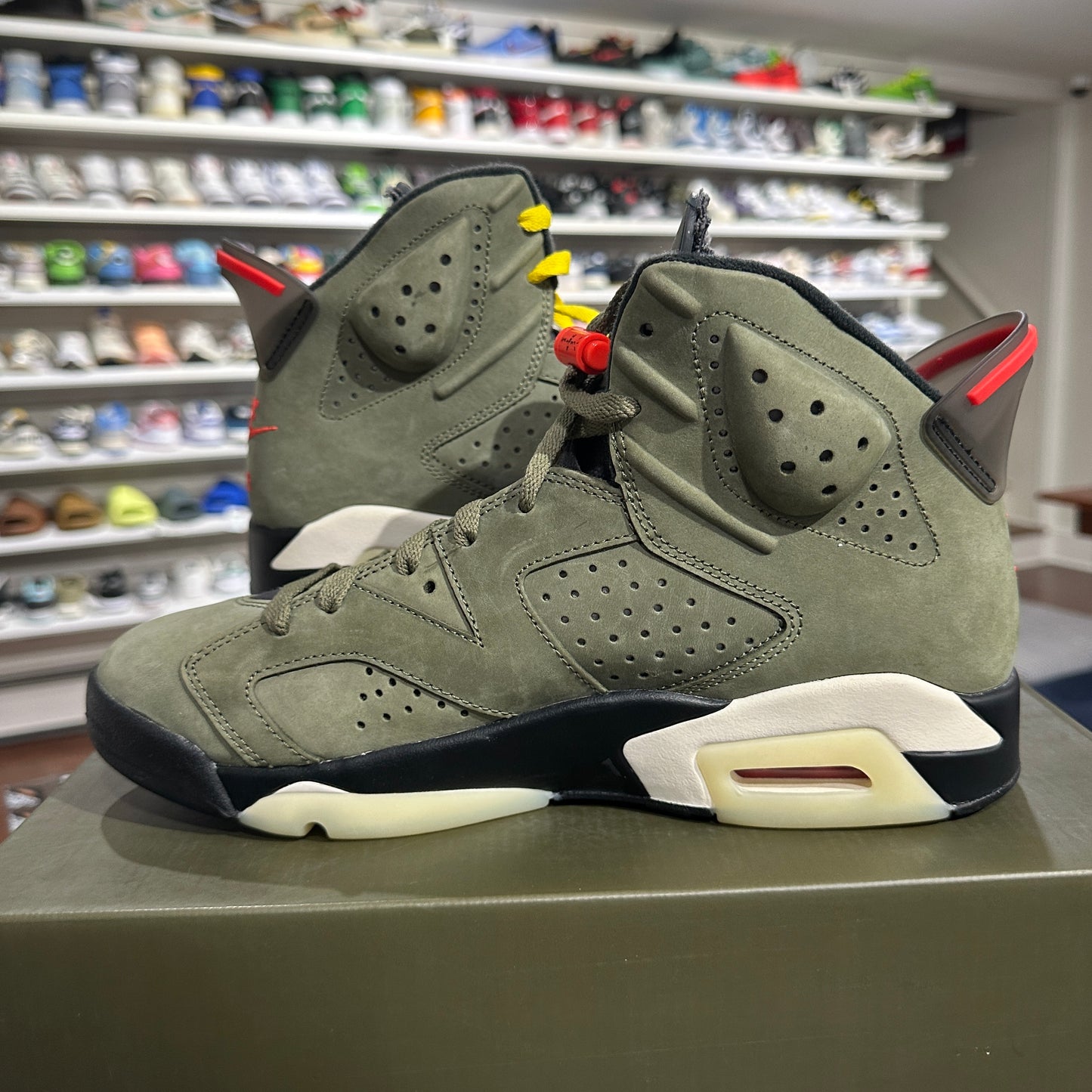 *USED* Jordan 6 Olive Travis Scott (Size 9.5)