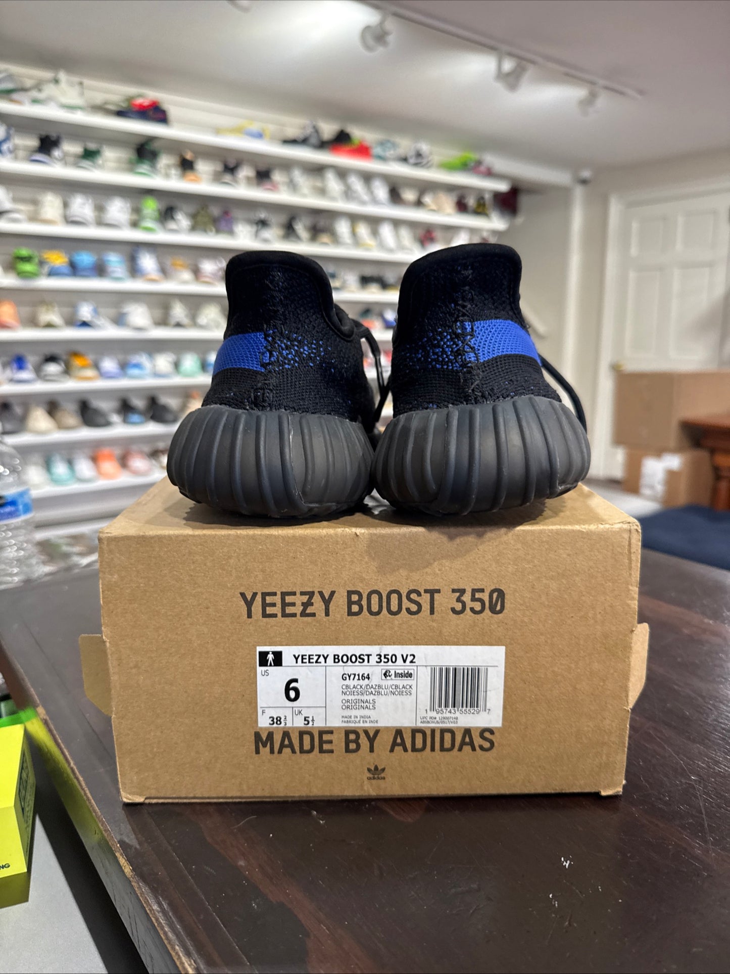 *USED* Yeezy 350 Dazzling Blue (Size 6y)