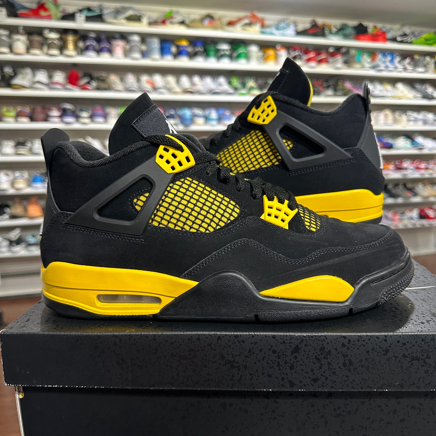 *USED* Jordan 4 Yellow Thunder (size 11)