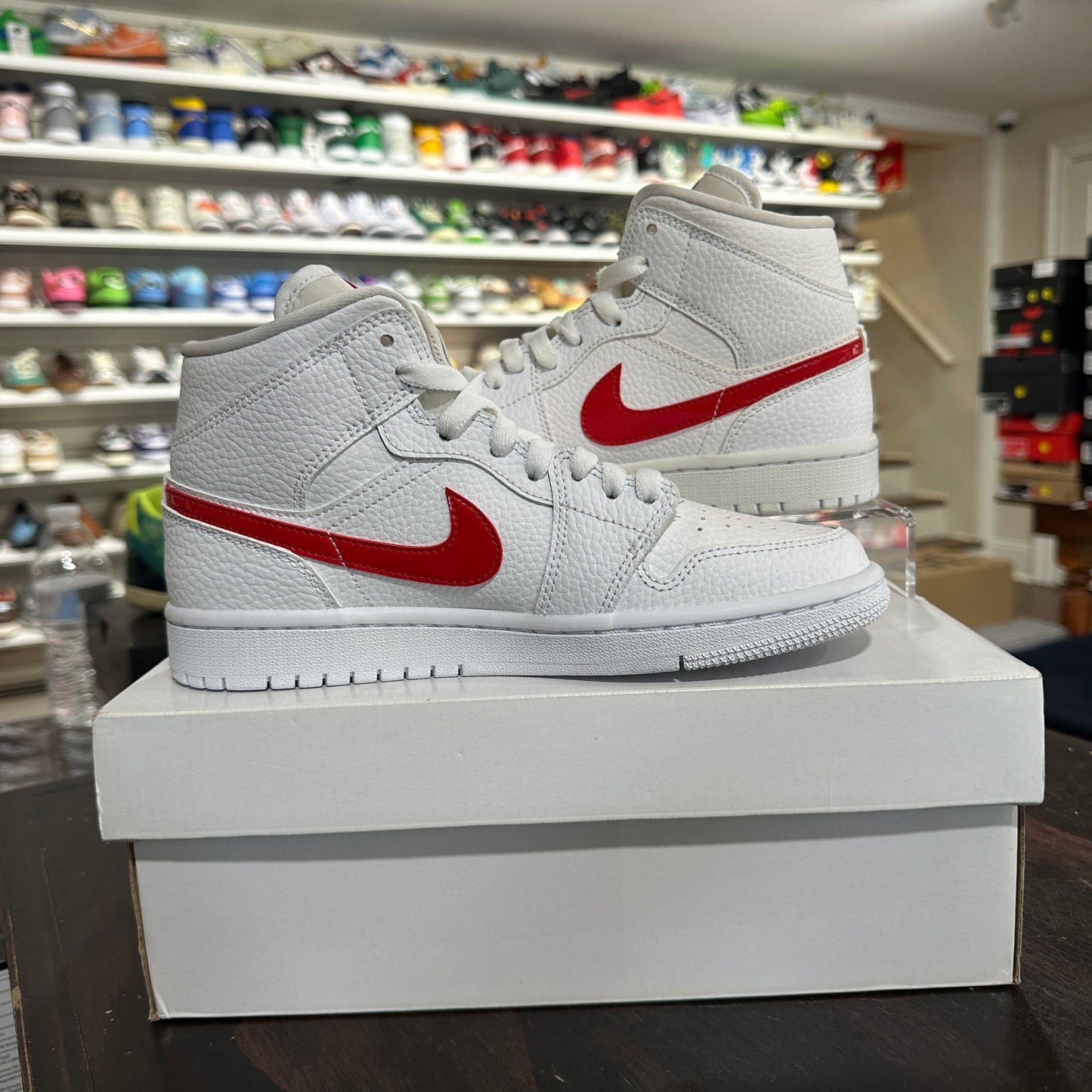 *NEW WITH DEFECTS*Jordan 1 Mid White University Red (Size 5Y)