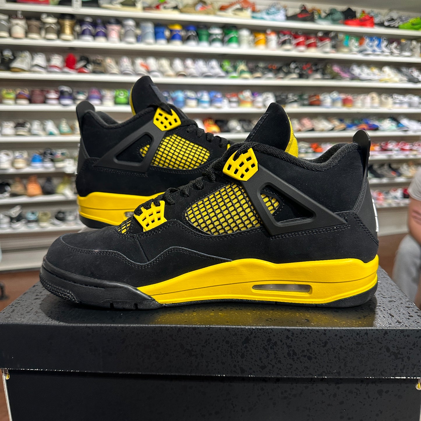 *USED* Jordan 4 Yellow Thunder (size 11)