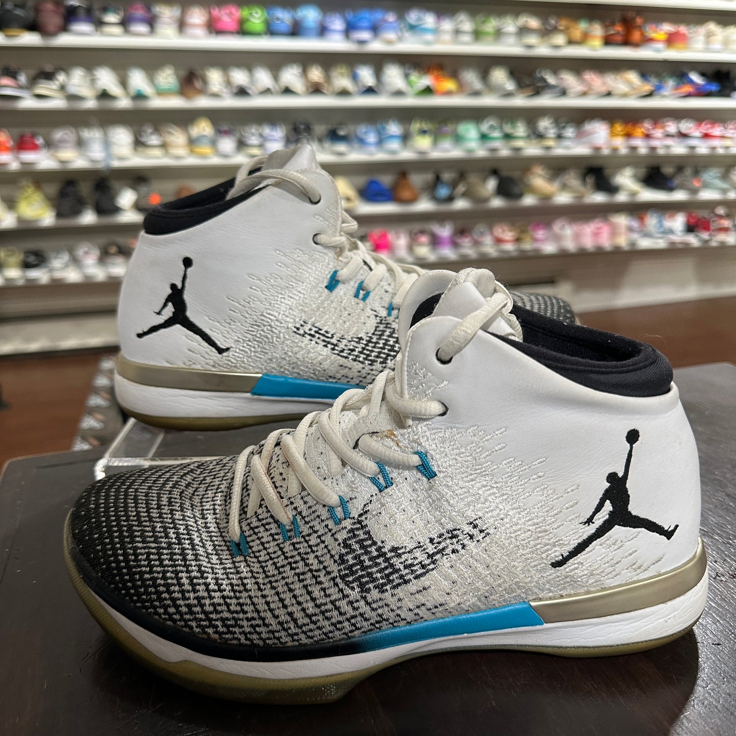 *USED* Air Jordan 31 N7 (size 5.5y or 6y)