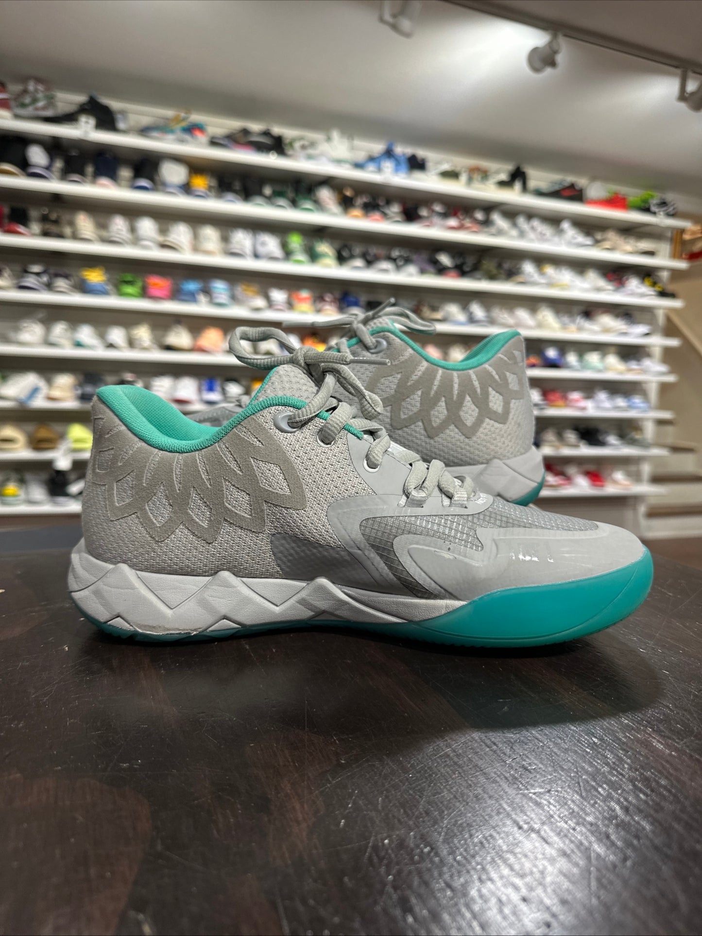 *USED* LaMelo Ball UFO (Size 8)