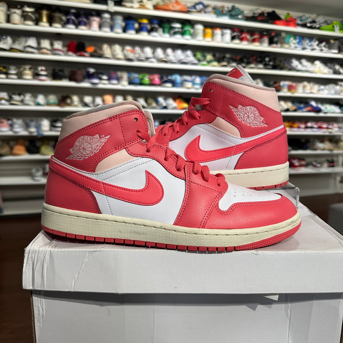 *USED* Jordan 1 Mid Strawberries and Cream (Size 9.5)