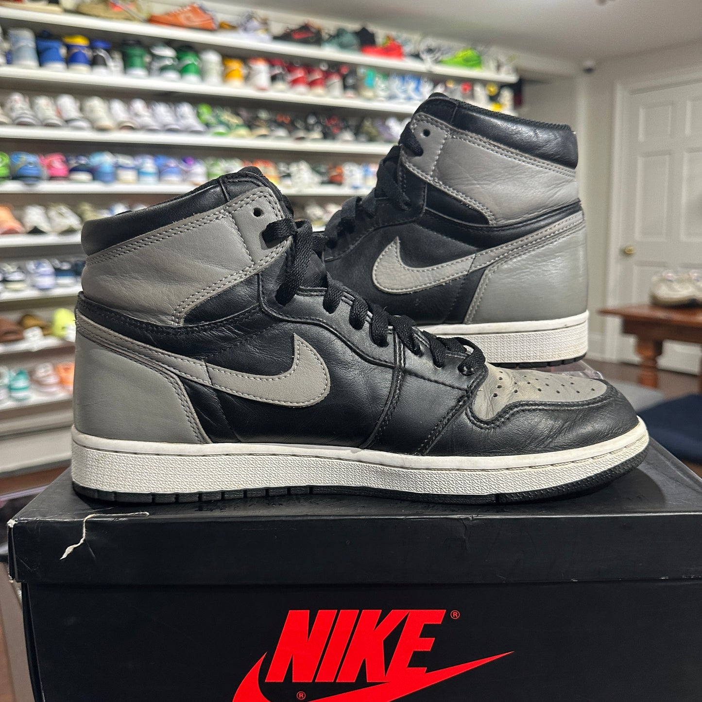 *USED* Jordan 1 Retro Shadow  ( Size 9.5 )