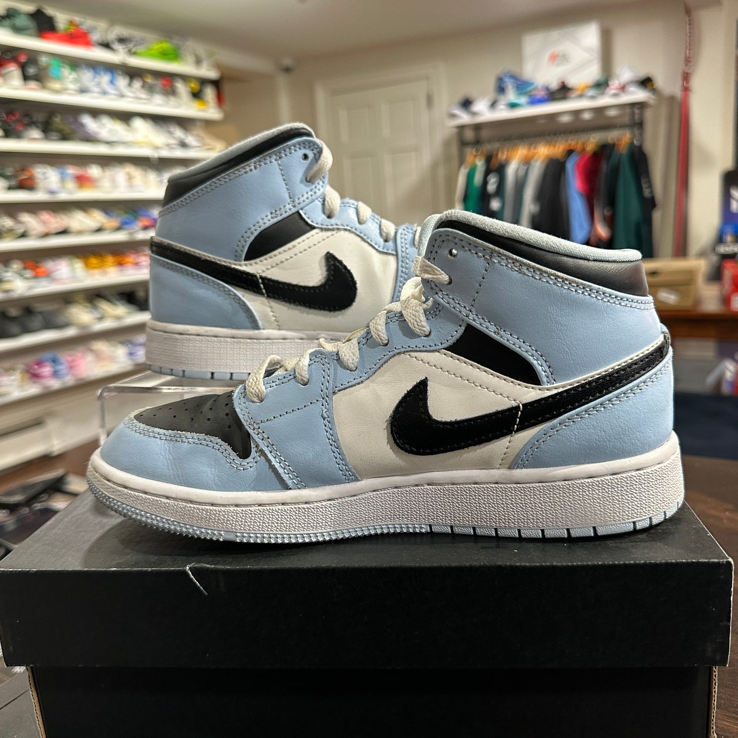 *USED* Air Jordan 1 Mid Ice Blue (size 4.5Y)