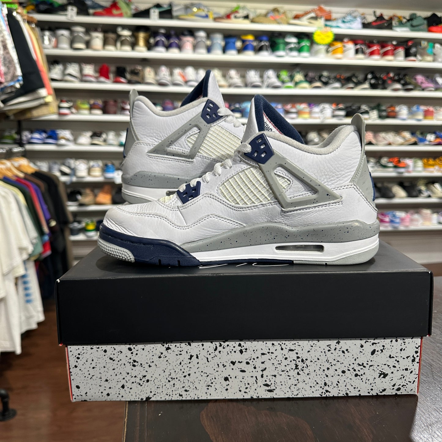 *USED* Air Jordan 4 Midnight Navy (size 7)