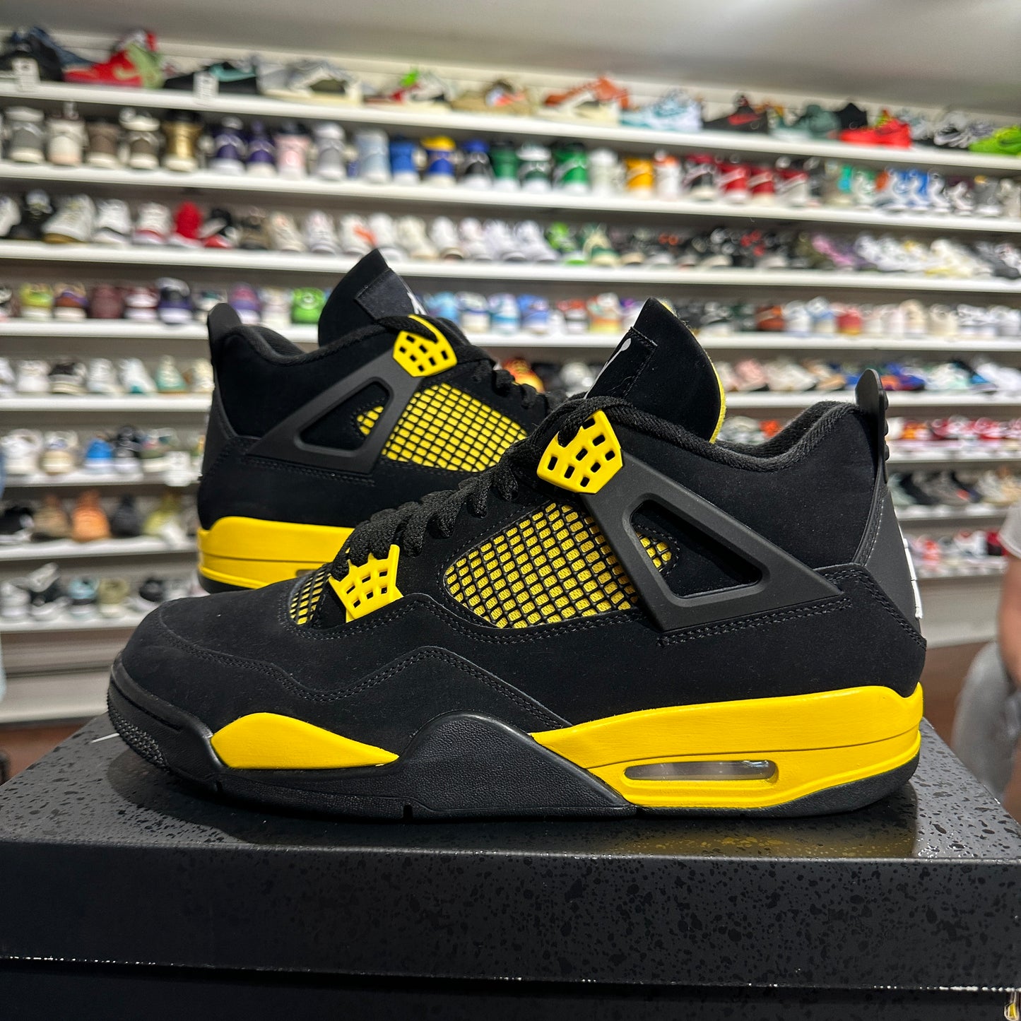 *USED* Jordan 4 Yellow Thunder (size 11)