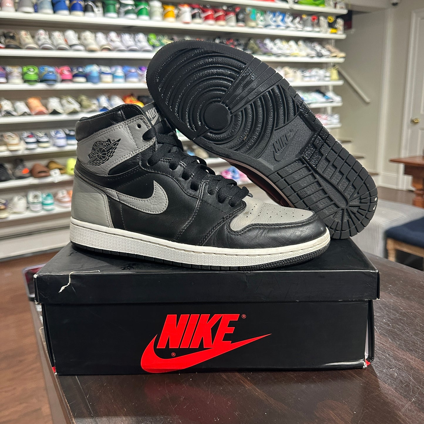 *USED* Jordan 1 Retro Shadow  ( Size 9.5 )