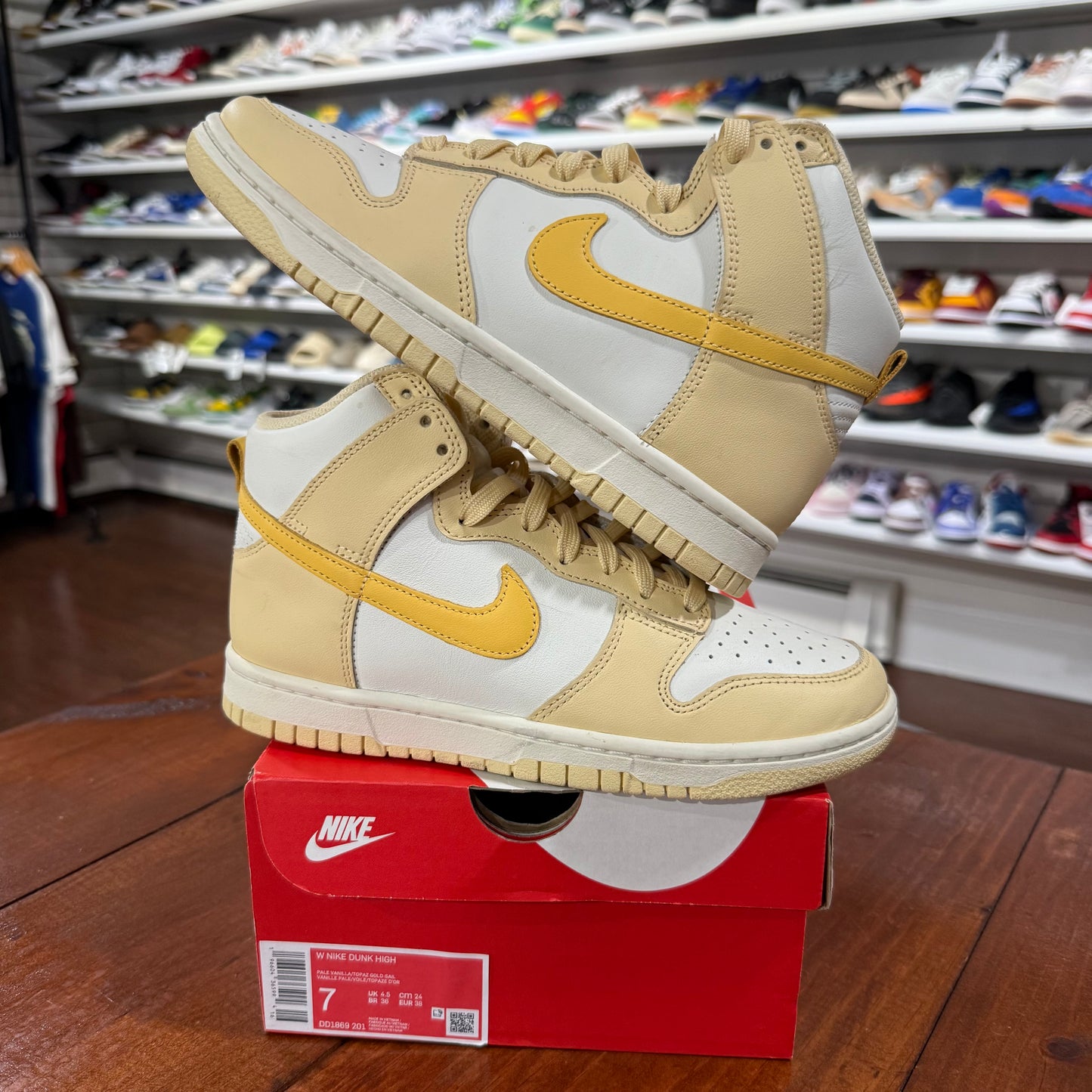 *USED* Nike SB Dunk high Pale Vanilla Topaz Gold (Size 5.5Y)