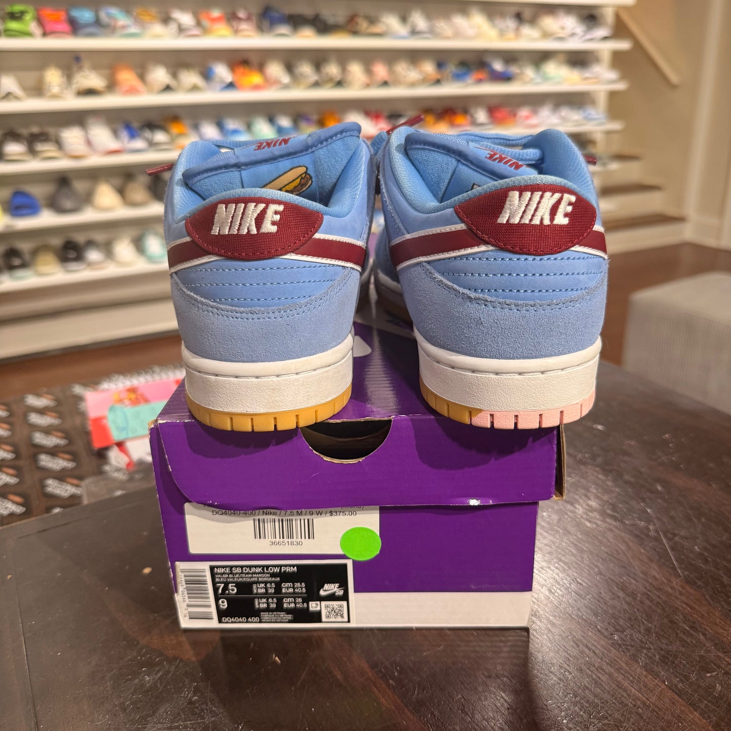 *USED* Nike SB Philadelphia Phillies (size 7.5)