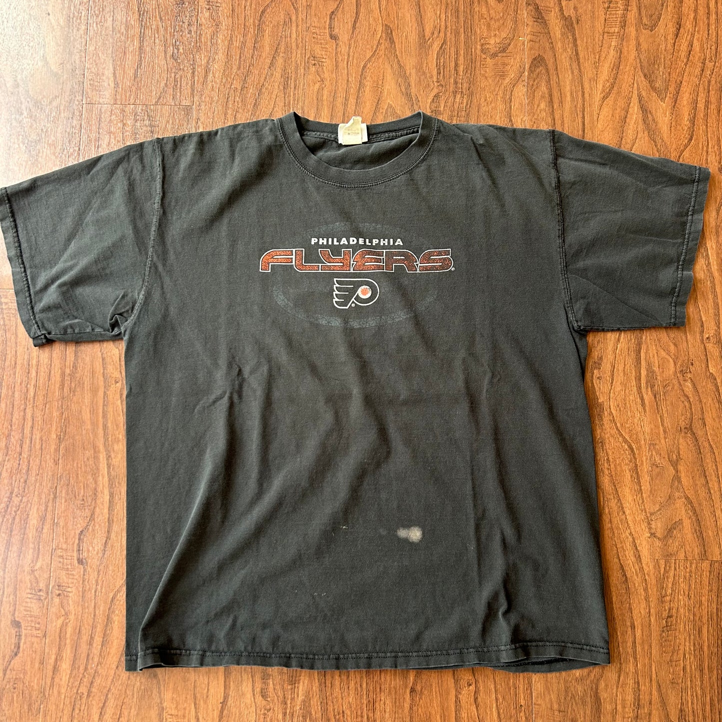 *VINTAGE* Philadelphia Flyers Tee (FITS MEDIUM)