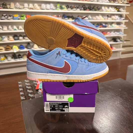 *USED* Nike SB Philadelphia Phillies (size 7.5)