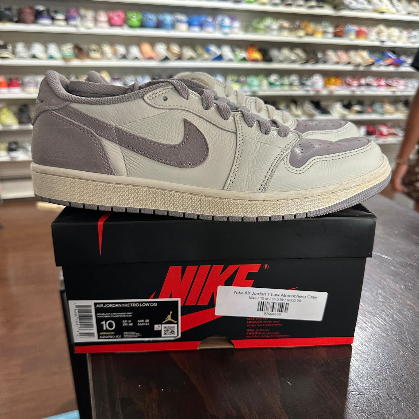 *USED* Jordan 1 low Atmosphere Grey (Size 10)