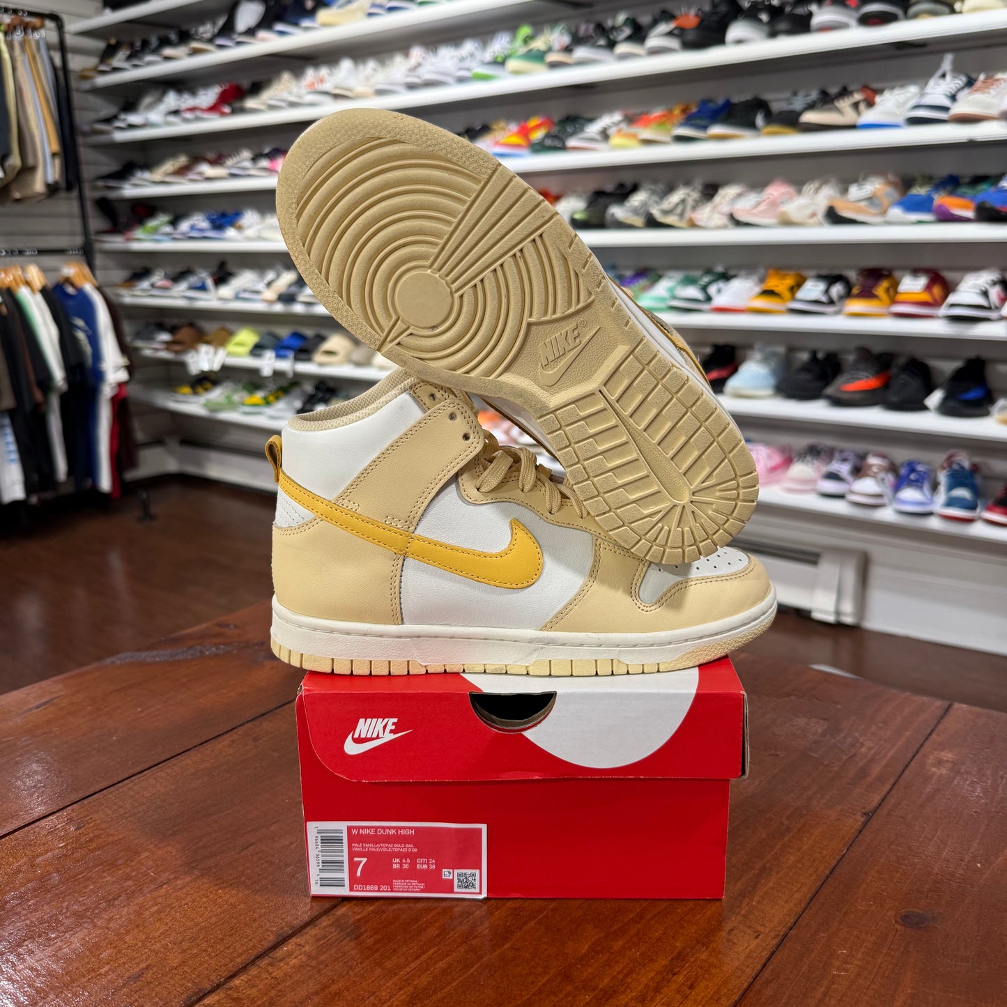 *USED* Nike SB Dunk high Pale Vanilla Topaz Gold (Size 5.5Y)