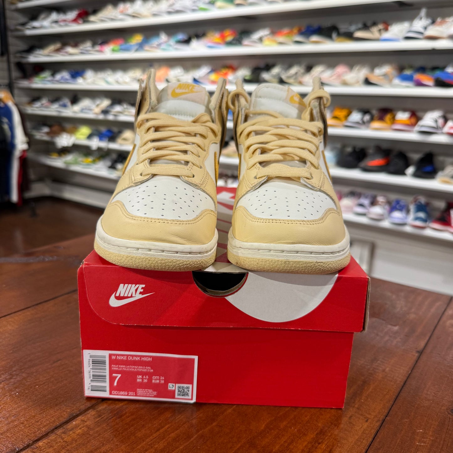 *USED* Nike SB Dunk high Pale Vanilla Topaz Gold (Size 5.5Y)