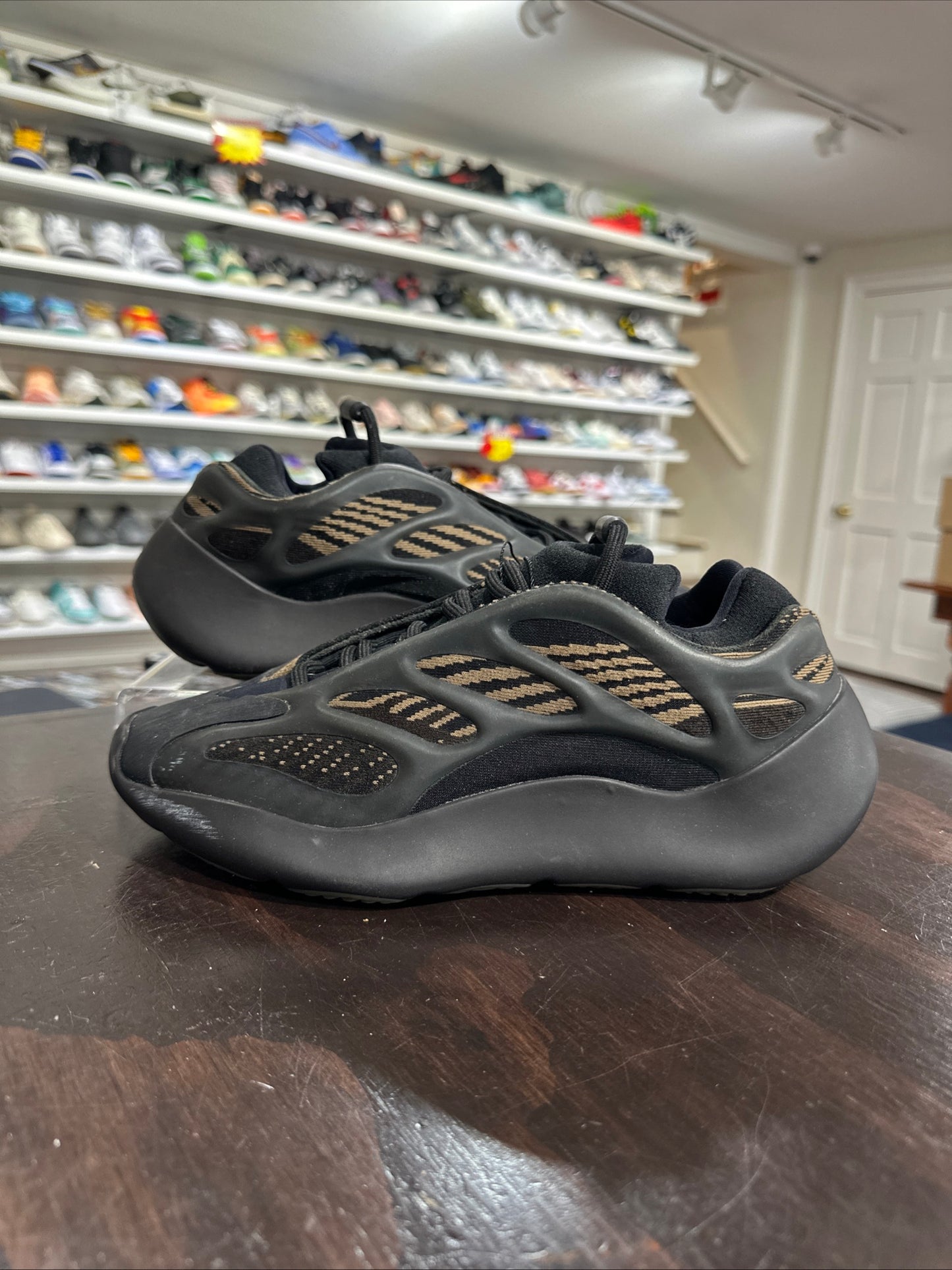 *USED* Yeezy 700 v3 Clay Brown (SIZE 6.5)