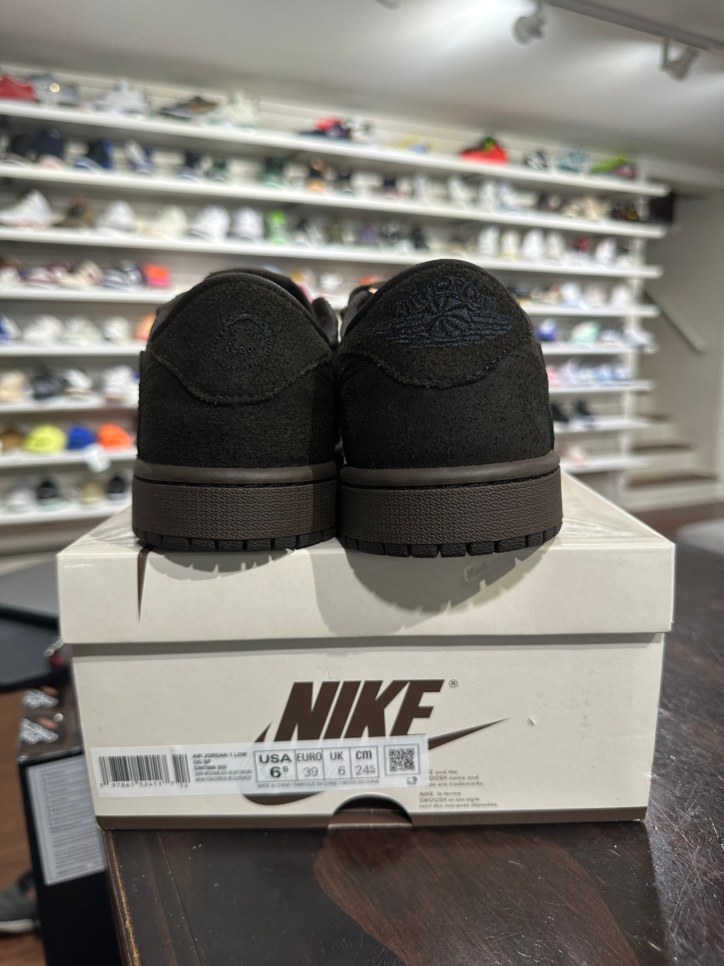 *USED* Travis Low Velvet Brown (SIZE 6.5Y)