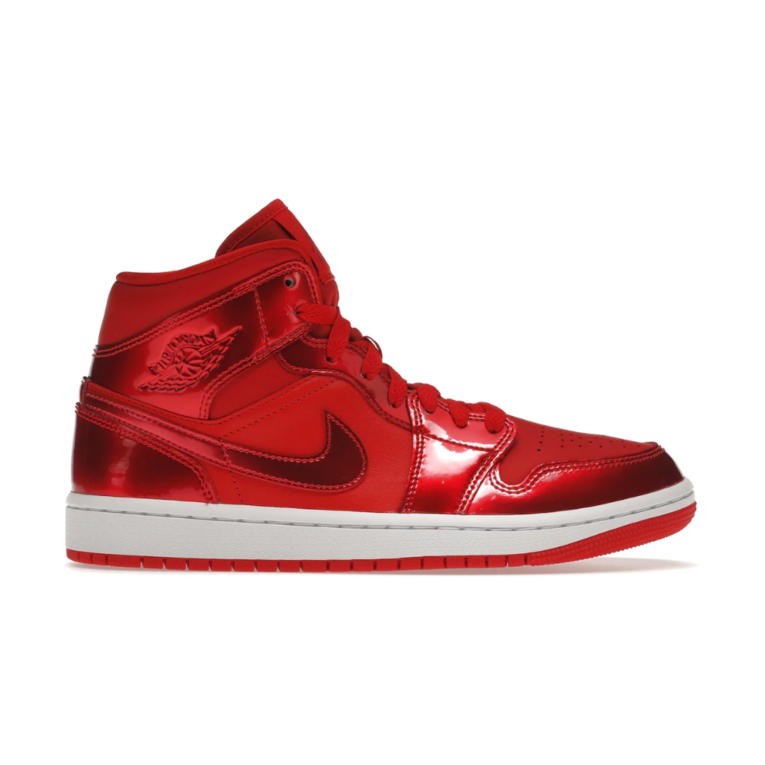 Take your style to the next level with the Nike Air Jordan 1 Mid SE University Red Pomegranate (Womens)! Designed with vibrant colors and iconic Jordan details, these shoes make a statement. Experience maximum comfort and ultimate style with this iconic shoe. Get yours now!