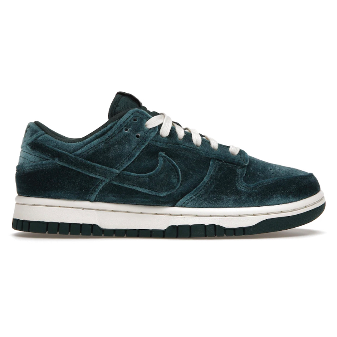The Nike Dunk Low Velvet Teal (Womens) is the perfect combination of style and comfort. Crafted from soft, luxurious velvet, this exquisite sneaker features a sleek and timeless design that will elevate your wardrobe. Stand out from the crowd with this unique piece of footwear!