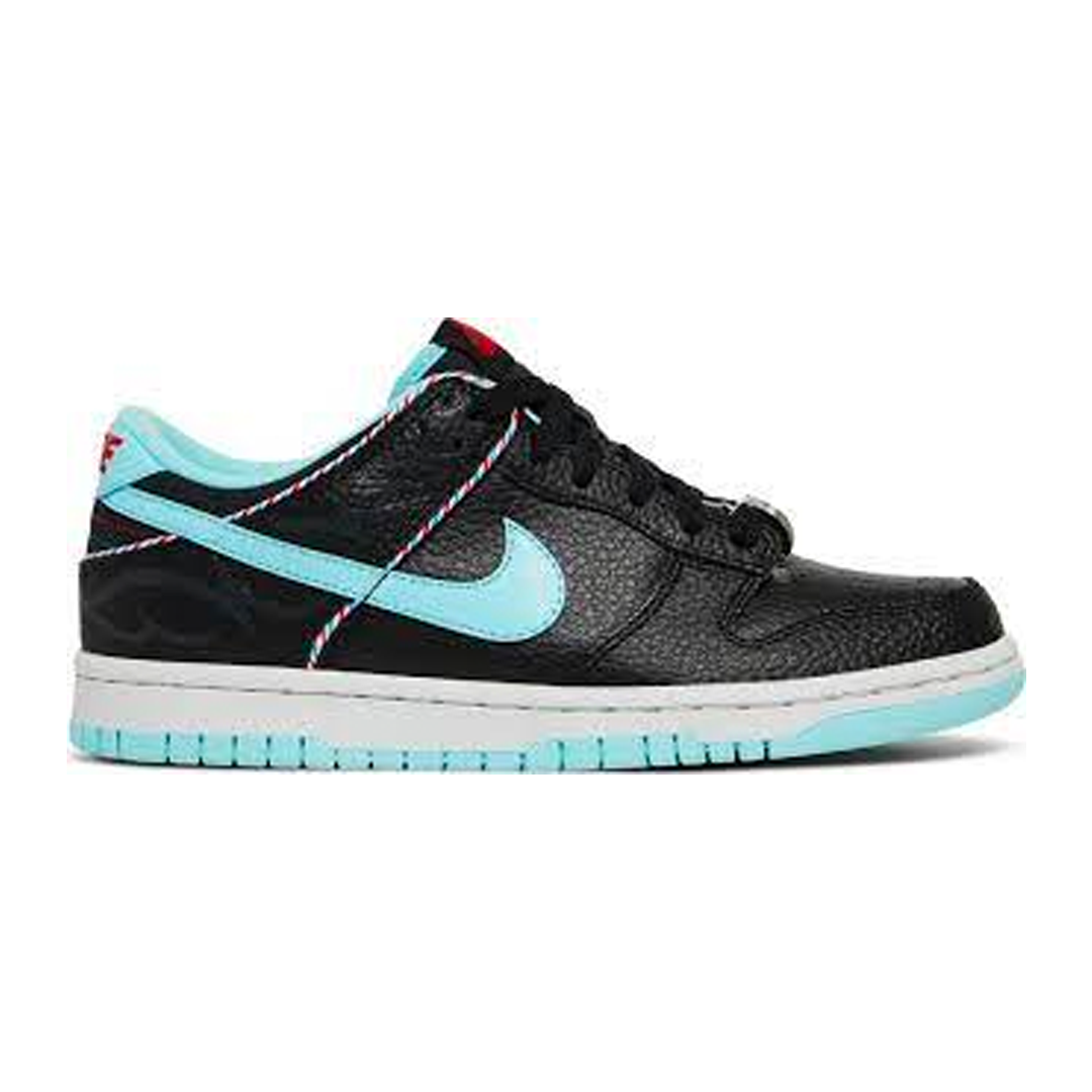 Make sure your little one stands out in a crowd with the Nike Dunk Low Barbershop Black (Youth). This iconic sneaker features a unique black and tan colorway, ultra-durable construction and a comfortable fit. The perfect shoe for any kid to show off their individual style!