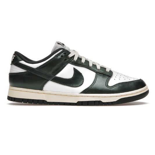 Step out in style with the vintage look of the Nike Dunk Low. Featuring an eye-catching green hue with classic touches like padded tongues and collar, this sneaker will have heads turning. Enjoy all-day comfort and an unbeatable style.